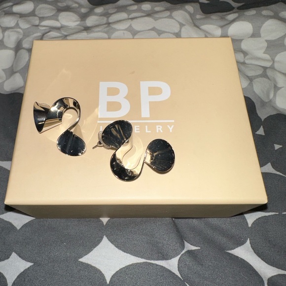 Chrome swirl earrings - Picture 2 of 3